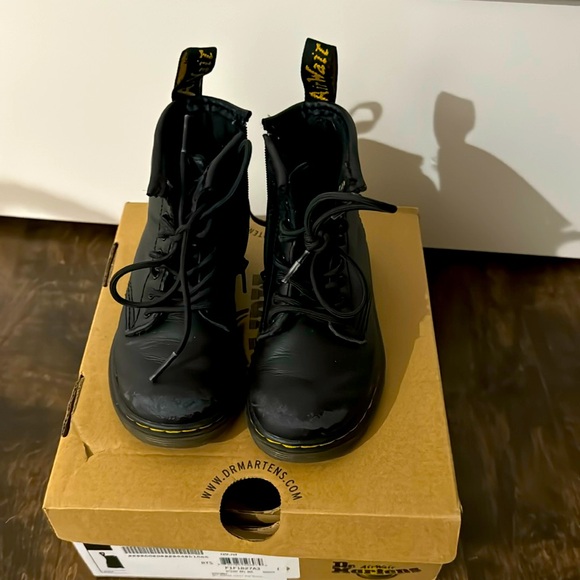 Dr Martens toddler boot - Picture 1 of 4